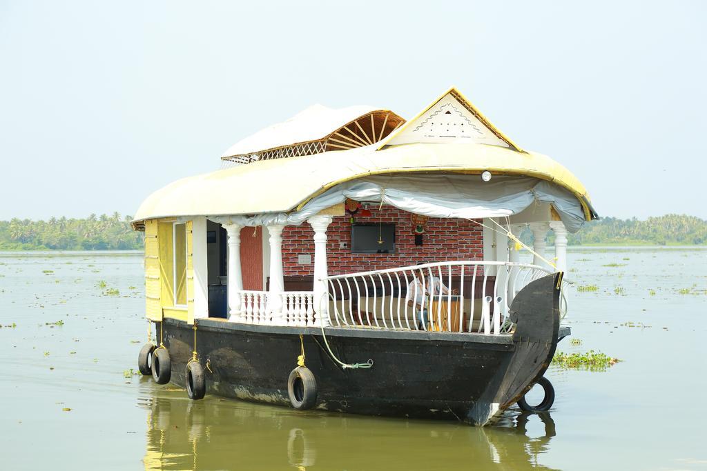 Marari Houseboat Hotel Mararikulam Room photo
